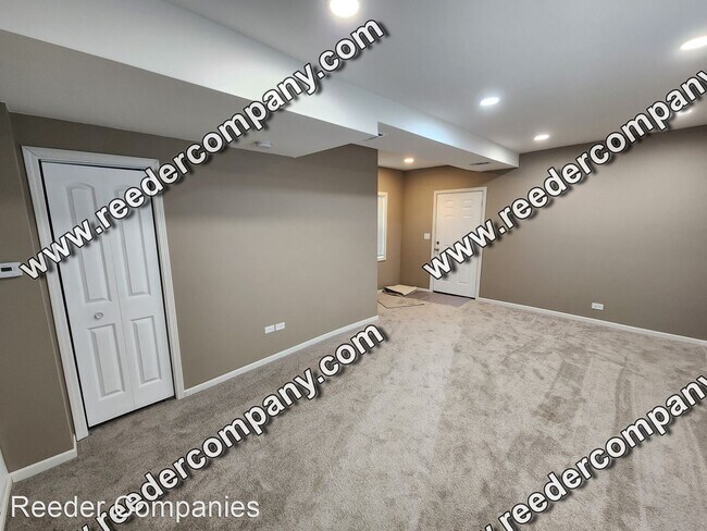 Building Photo - 2 br, 1.5 bath House - 4441 Sheffield Ave.