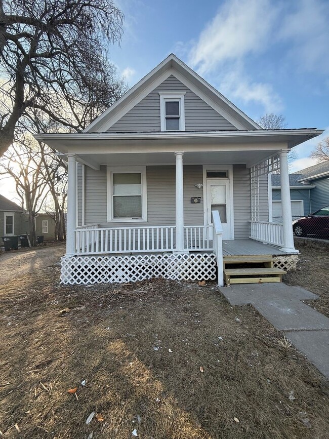 Building Photo - 3173 Fowler Ave