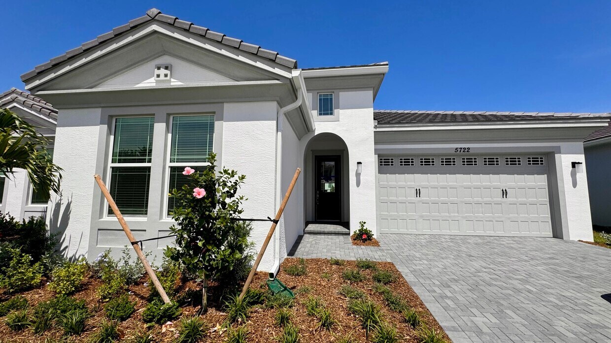 Foto principal - 5722 Aleppo Pl