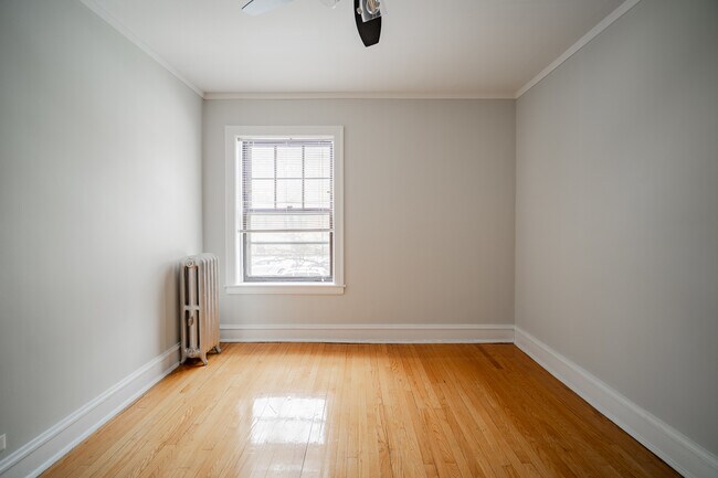 Building Photo - 5075 N Wolcott Ave