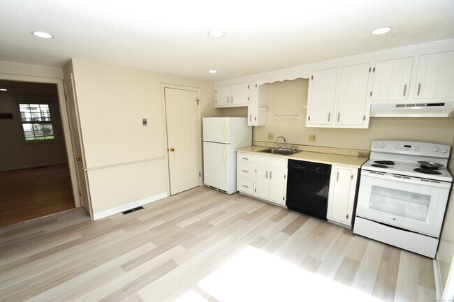 Building Photo - 27 Gayfeather Ln