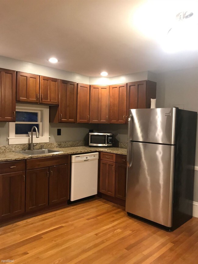 Building Photo - 2 br, 1 bath Apartment - 25 Ocean St