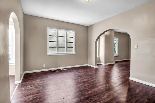 Building Photo - 125 Schiller St