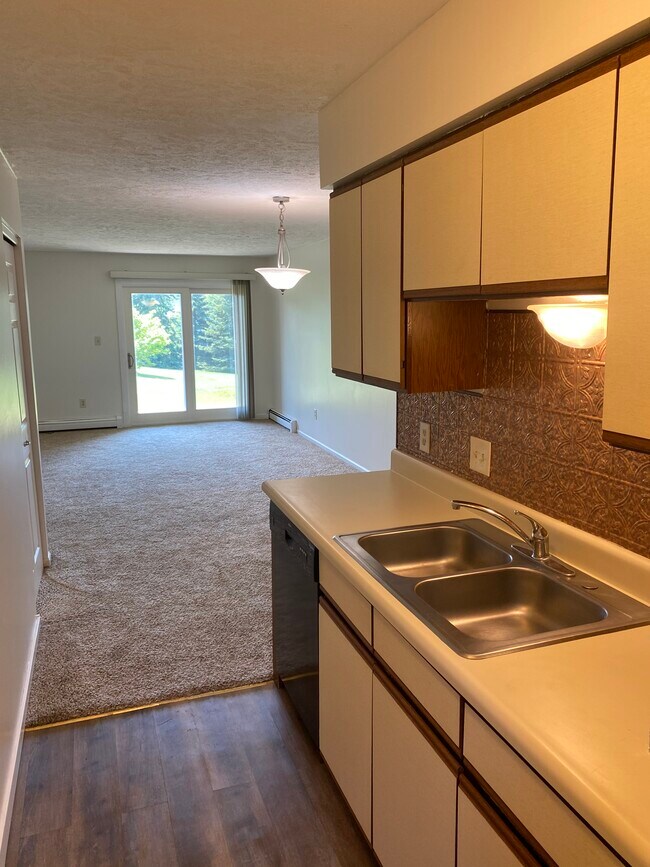 2707 Green Meadows Dr Unit 29, Traverse City, MI 49685 Condo for Rent