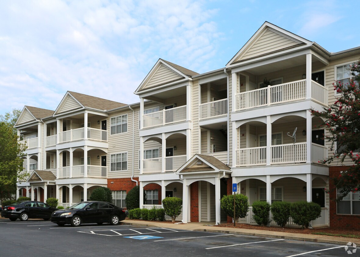 Landings at Sweetwater Creek Rentals in Lithia Springs at 100 Columns