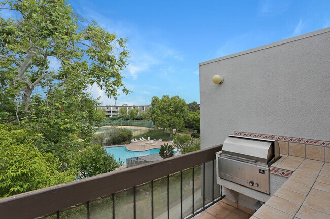 Building Photo - 3050 Rue D’Orleans