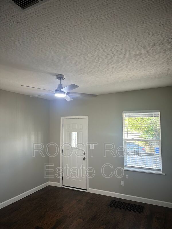Building Photo - 270-272 S Yale Ave
