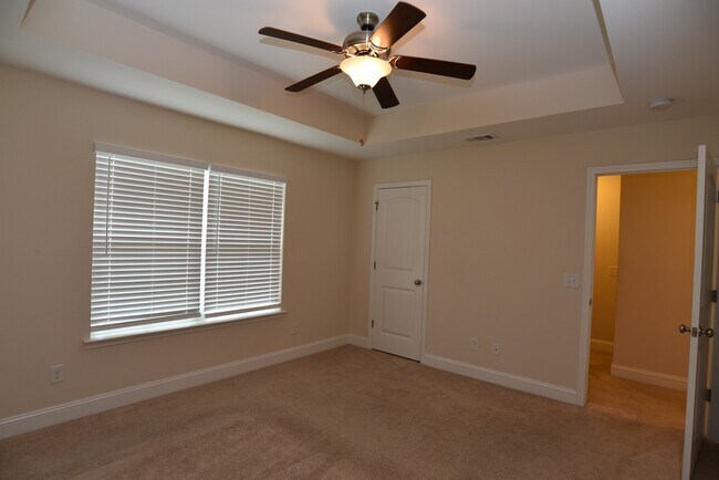 Foto del edificio - 3 Bed/2.5 Bath Townhome in Richmond Hill