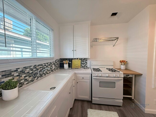 Foto del edificio - 504 N Hollywood Way