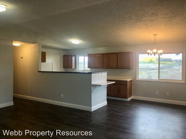 Building Photo - 1203-1203 Zeta Ct