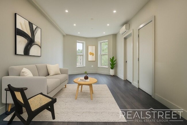 Building Photo - NEW 1 Bed in Prospect Park South!