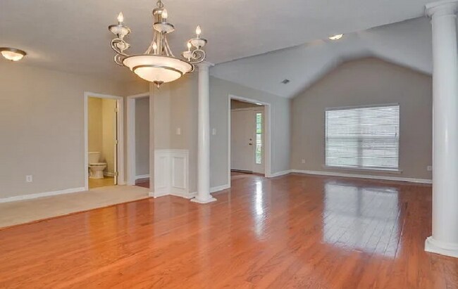 Building Photo - 3013 Parkridge Dr