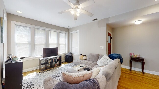 Foto del edificio - 3634 N Hermitage Ave