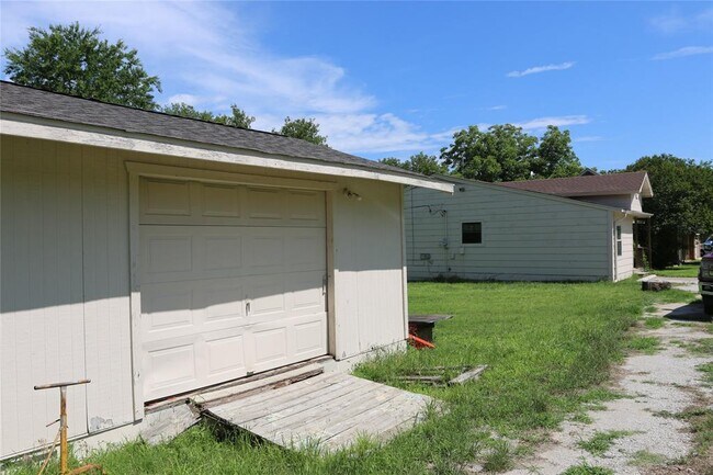 Foto del edificio - 128 Lakeview Terrace