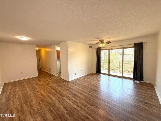 Building Photo - 1225 Carriage Cir