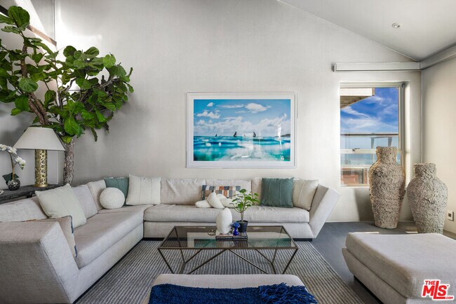 Foto del edificio - 19640 Pacific Coast Hwy