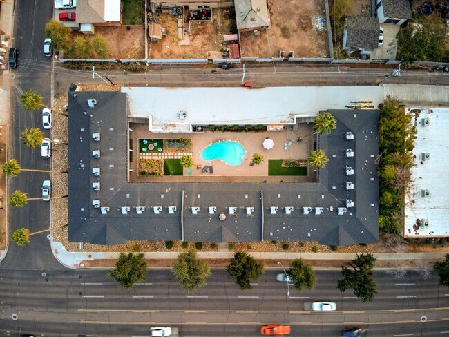 Foto del edificio - 1333 E Thomas Rd