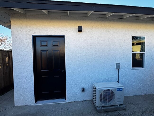 Building Photo - 1420 Overholtzer Dr