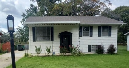 Building Photo - 13 Wesley Dr