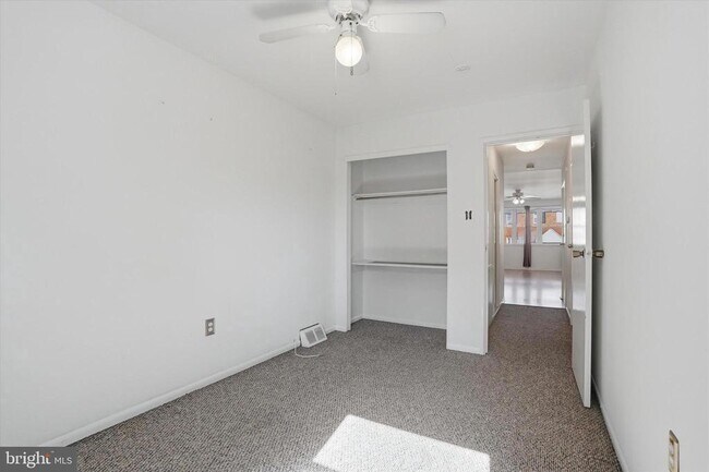 Foto del edificio - 4210 Lyman Dr