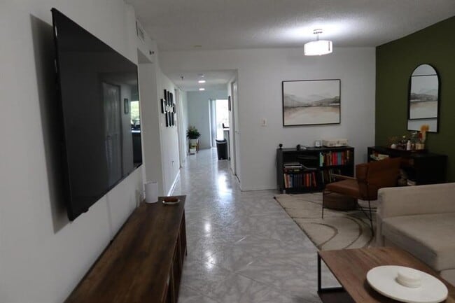 Foto del edificio - 9470 Tangerine Pl