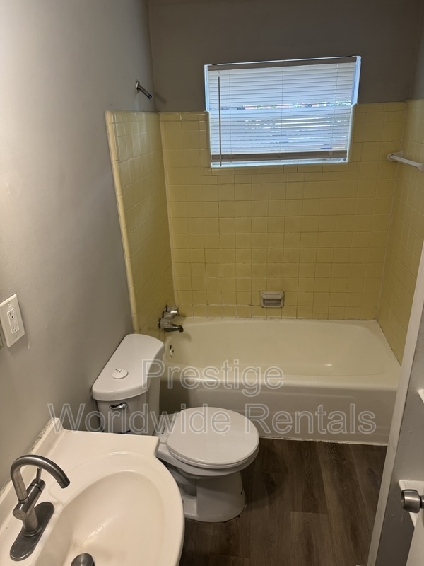 Foto del edificio - 3226 Urban Ave