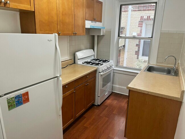 Foto del edificio - 43-36 42st, Unit 1F