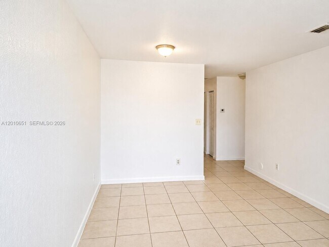 Foto del edificio - 8180 NW 23rd Ave