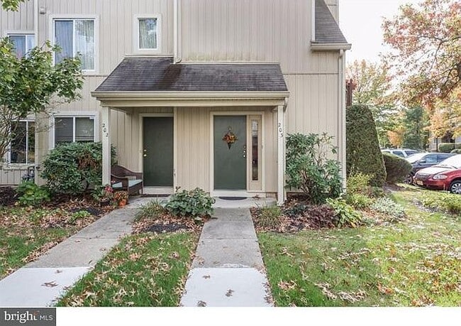 Building Photo - 141 Woodlake Dr