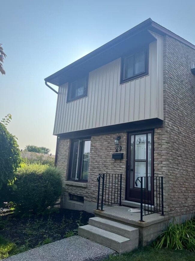 Building Photo - 91 Avonwood Dr