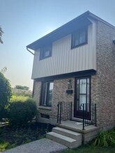 Building Photo - 91 Avonwood Dr