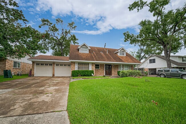 Building Photo - 13351 Oak Leaf Ln