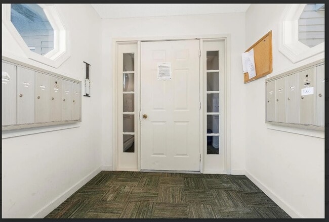 Building Photo - 6 Midhurst Rd
