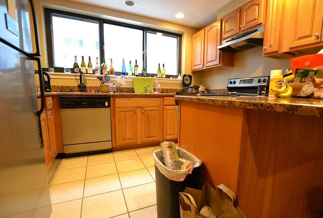 Building Photo - 85 Brainerd Rd