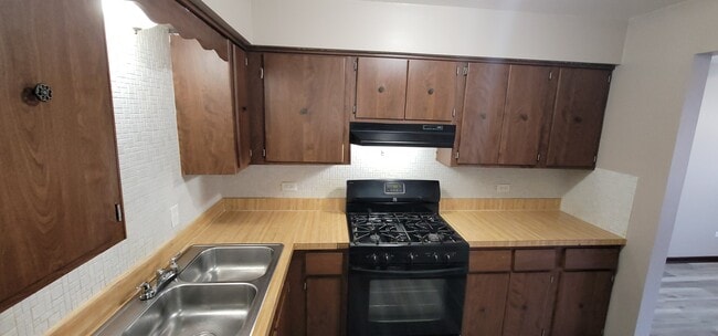 Building Photo - 10425 Mason - 10624 Major