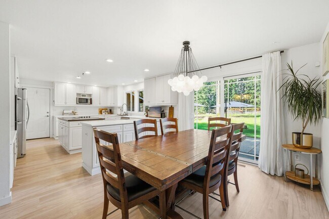 Foto del edificio - Gig Harbor farm home with great amenities - 5 bedroom 2 bath with garage and more - Available May...