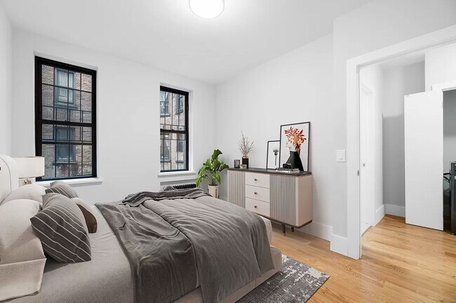 Building Photo - 502 W 152nd ST