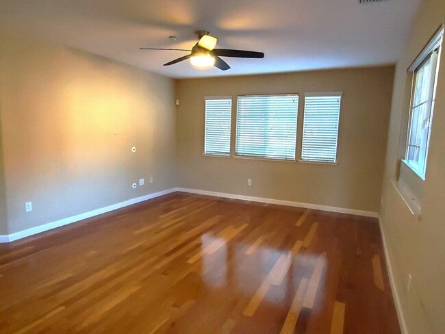 Building Photo - 10 Meritage Common