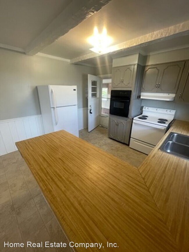 Building Photo - 3 br, 1.5 bath House - 2110 S. Stratford Road
