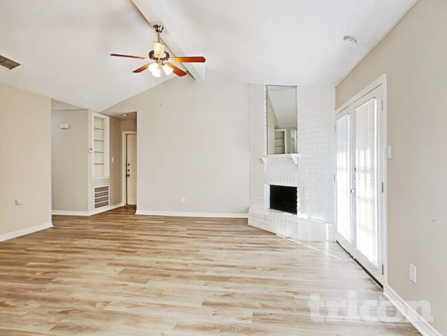 Foto del edificio - 2214 Townhall Ln