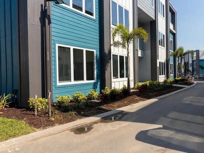 Building Photo - 7740 Sandy Ridge Dr