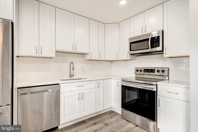 Building Photo - 6845 Cottingham Ln