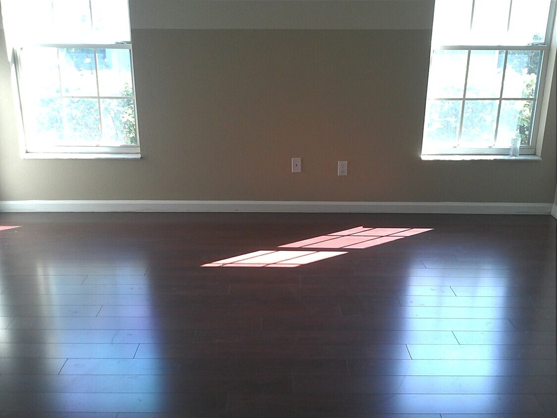 Building Photo - 3/2 in Kissimmee, 2 car garage, pond view