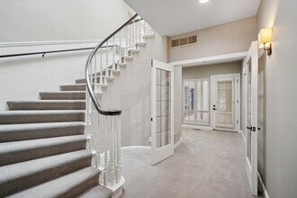 Building Photo - 651 Manresa Ln