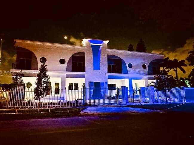 Foto del edificio - 3300 NW 19th Ave