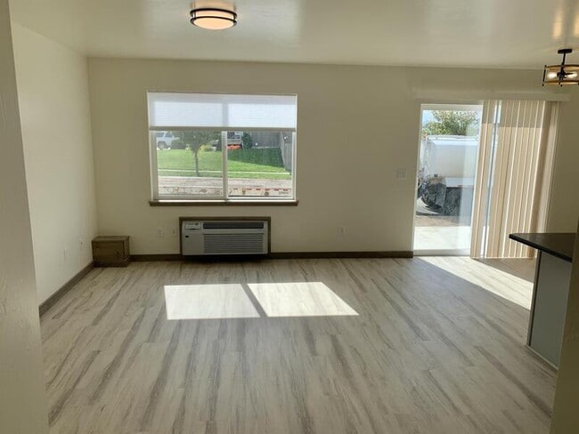 Foto del edificio - 3355 Blackbird Wy