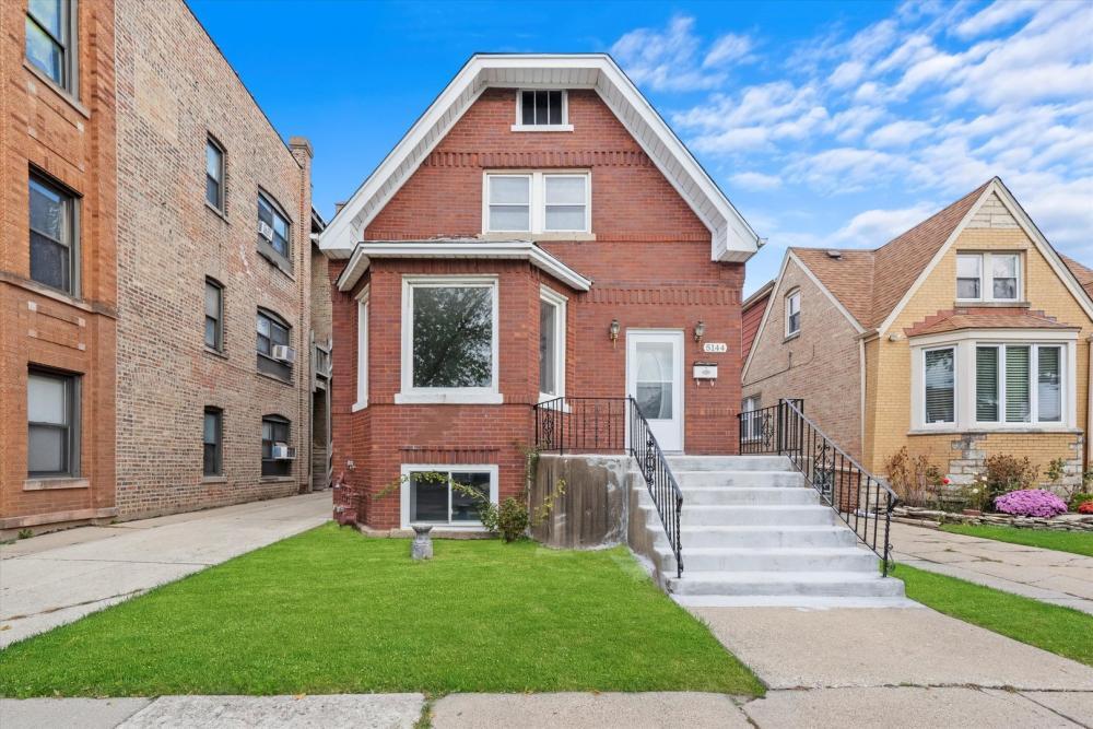 Foto principal - 3 bedroom in Chicago IL 60641