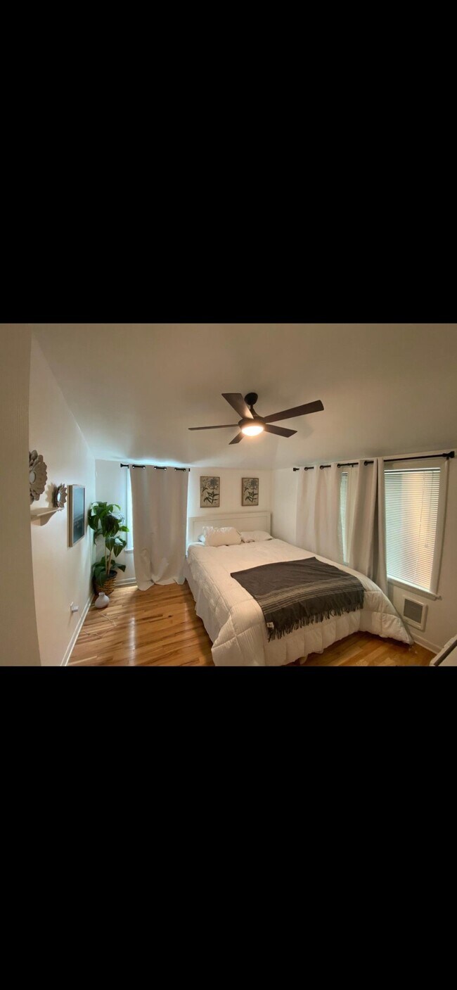 Foto del edificio - 319 Spring Rd