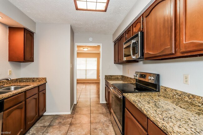 Building Photo - 3 br, 2 bath House - 14214 Bateau Dr