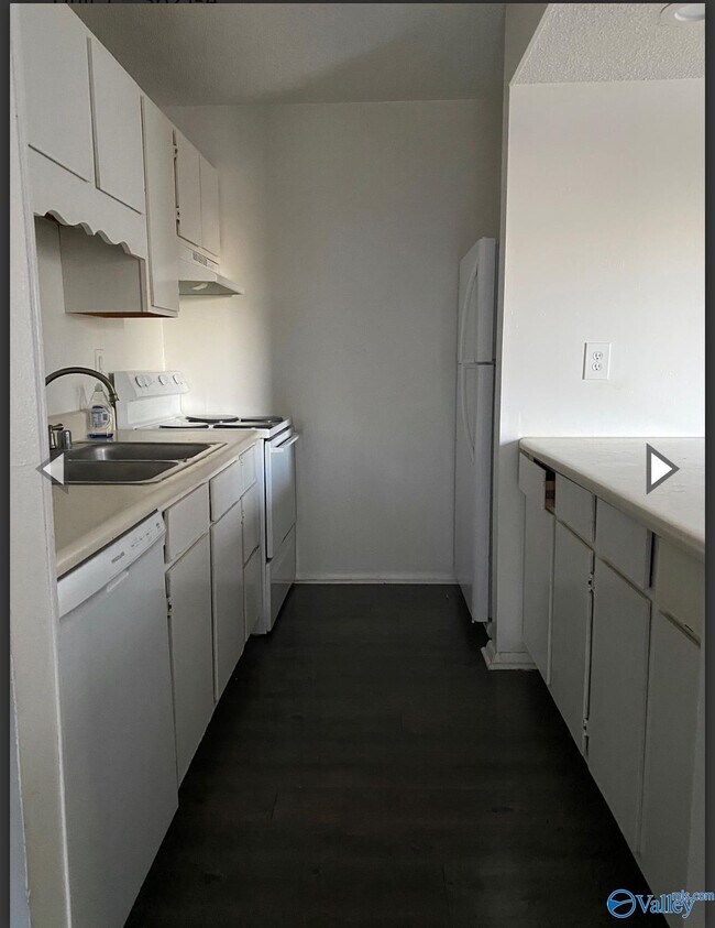 Foto del edificio - 3621 N Crestview Dr NW